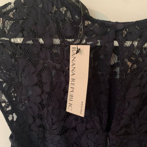 Sleeveless Lace midi length dress by Banana Replublic - Picture 6 of 6